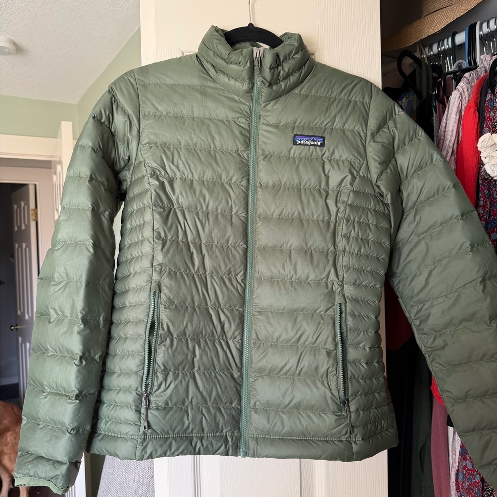 Patagonia Women's Down Sweater green